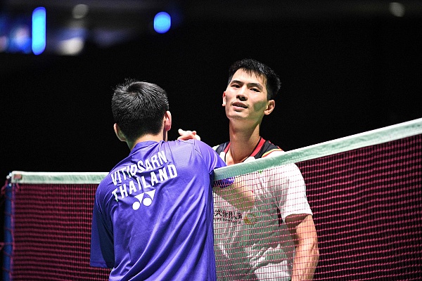 赛场上备受 赛场上备受